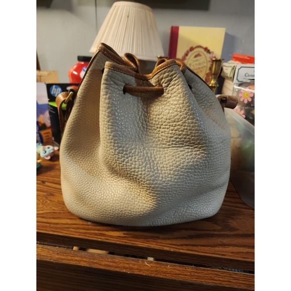 Vintage Dooney &‎ Bourke Leather Drawstring Bucket Bag White & Tan Trim 1980s - Picture 7 of 13